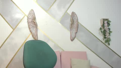 Snapshot of roxana_cyrano chatting on February 17, 9:32 pm online show from February 17, 9:32 pm