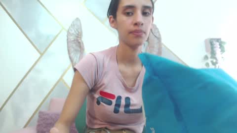 Snapshot of roxana_cyrano chatting on December 7, 2:08 pm online show from December 7, 2:08 pm