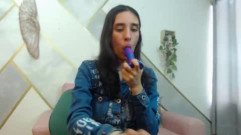 Snapshot of roxana_cyrano chatting on October 21, 8:45 pm online show from October 21, 8:45 pm