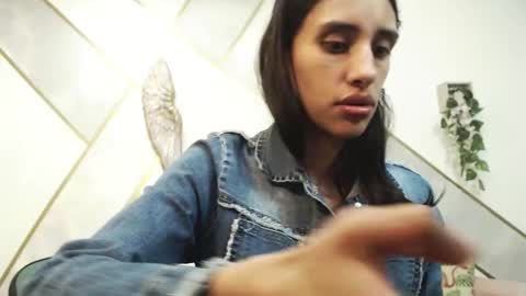 Snapshot of roxana_cyrano chatting on October 7, 8:38 pm online show from October 7, 8:38 pm