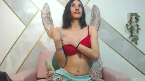 Snapshot of roxana_cyrano chatting on February 4, 10:45 pm online show from February 4, 10:45 pm