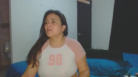 roxanasexy2025 online show from November 24, 12:37 pm