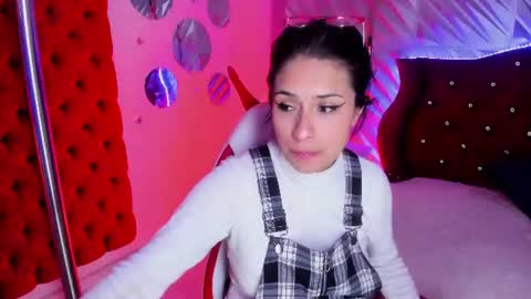 roxanne_han online show from June 10, 12:15 pm