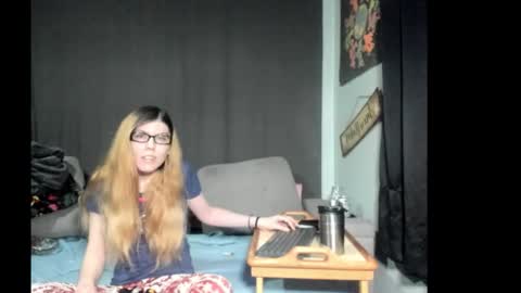 roxihazeleyes online show from March 8, 9:24 am