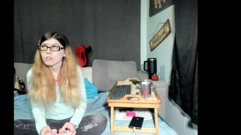 roxihazeleyes online show from April 21, 1:20 am