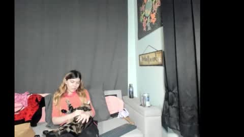 roxihazeleyes online show from February 5, 4:27 am