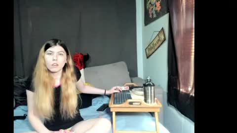 roxihazeleyes online show from March 27, 4:52 pm