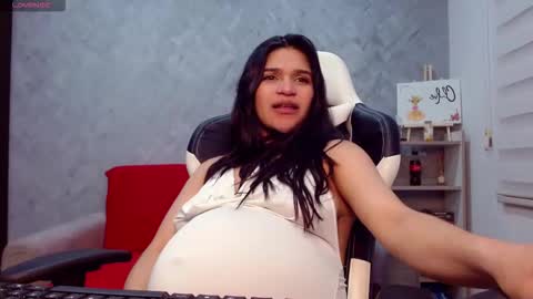 Snapshot of roxxi_2110 chatting on October 28, 2:23 am roxxi_2110 online show from October 28, 2:23 am