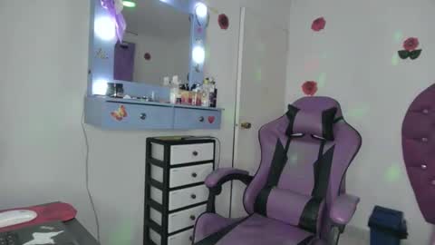 Roxy online show from April 14, 8:06 am