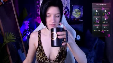 roxy_riot_ online show from October 31, 2:01 am