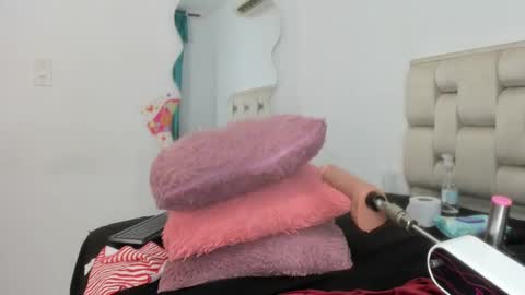 Roxy smith69 online show from October 25, 11:05 pm