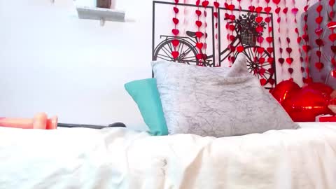 Snapshot of roxy_stone1 chatting on February 15, 7:39 pm roxy_stone1 online show from February 15, 7:39 pm