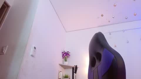 Snapshot of roxy_stone1 chatting on March 7, 11:05 pm roxy_stone1 online show from March 7, 11:05 pm