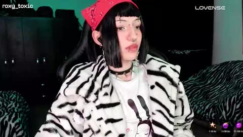 Roxy Independient model Help me to reach 50 thumbs up online show from November 8, 3:31 am