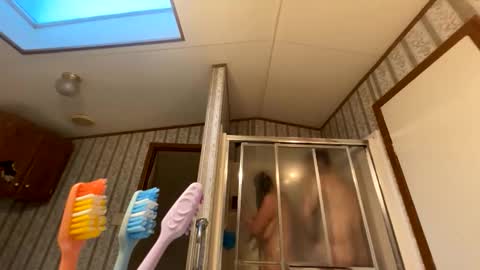 Roxy and Brock online show from November 8, 12:52 pm