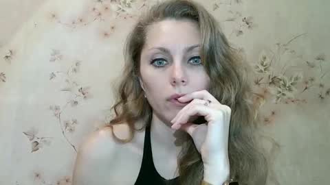 roxyfox18x01 online show from February 26, 7:23 am