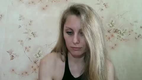 roxyfox18x01 online show from April 22, 7:26 am