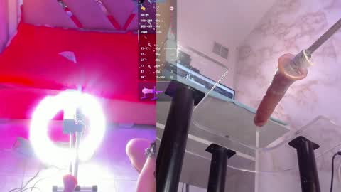 roxylicious_ online show from April 12, 1:04 pm