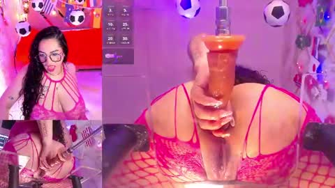 roxylicious_ online show from June 12, 1:21 pm
