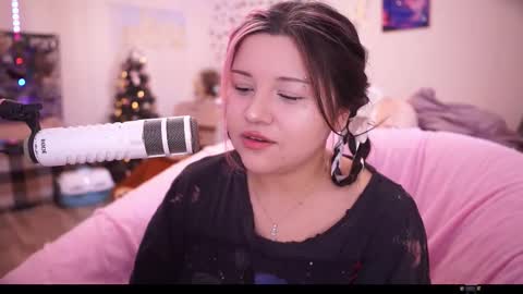 roxysuh online show from September 10, 6:47 am