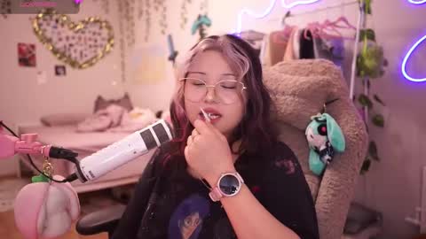 roxysuh online show from December 2, 8:34 am