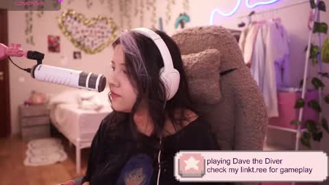 roxysuh online show from March 13, 7:33 am