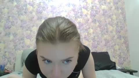 royalvelour online show from May 24, 7:31 pm