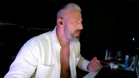 Chico que rico Caliente online show from November 27, 7:49 am