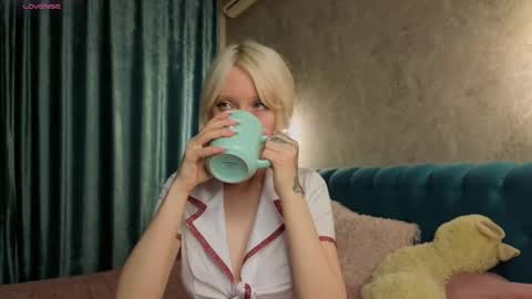 Snapshot of rush_of_feelings chatting on October 18, 7:29 pm My name is a capital of great britan online show from October 18, 7:29 pm