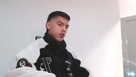  R U S S E L L  online show from January 15, 11:52 am