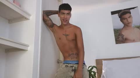  R U S S E L L  online show from March 10, 7:29 pm