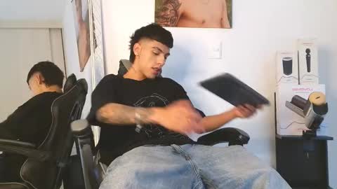  R U S S E L L  online show from March 2, 3:44 am