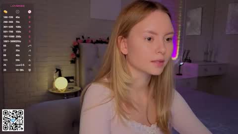 Snapshot of ruta_meow chatting on September 13, 12:18 pm Ruta prize for the new fan club members hehe online show from September 13, 12:18 pm