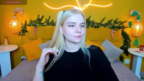 ruthbryant online show from December 14, 12:39 am