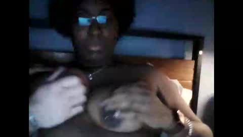 rwhughe1996 online show from March 25, 7:04 am