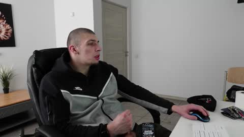 RYAN DOZER online show from February 25, 7:56 am