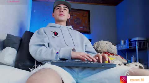 Ryannhill  online show from February 17, 6:01 am