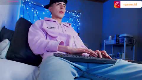 Ryannhill  online show from January 6, 4:05 am