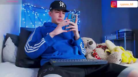 Ryannhill  online show from December 2, 9:51 am