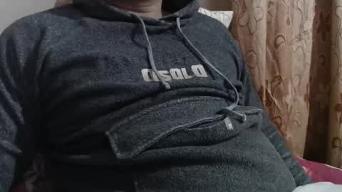 Snapshot of ryans31 chatting on January 5, 5:51 pm Sexy Boy Toy online show from January 5, 5:51 pm