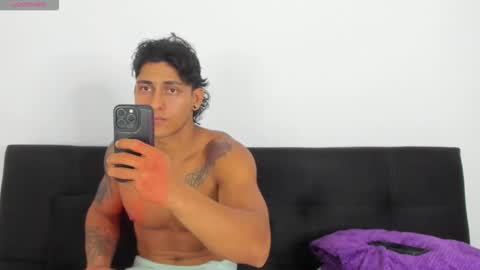 ryanwhite3 online show from October 29, 1:29 am