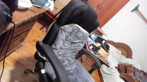 1141323  my Lord Mister Max   moms treasure online show from April 20, 8:01 pm