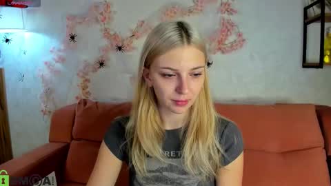 Snapshot of sabrina_moun chatting on October 23, 8:16 am sabrina_moun online show from October 23, 8:16 am