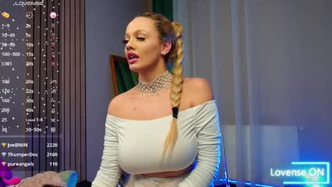 Snapshot of sabrinajadex chatting on February 27, 1:38 pm SabrinaJade online show from February 27, 1:38 pm