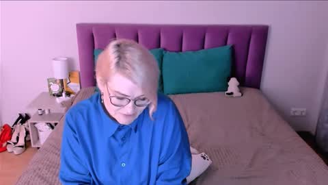 Sabrina MacMarren online show from November 6, 6:33 pm