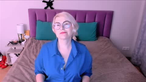 Sabrina MacMarren online show from October 28, 5:14 pm