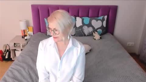 Sabrina MacMarren online show from October 5, 7:21 pm