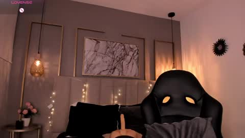 Sophie online show from May 22, 5:25 am
