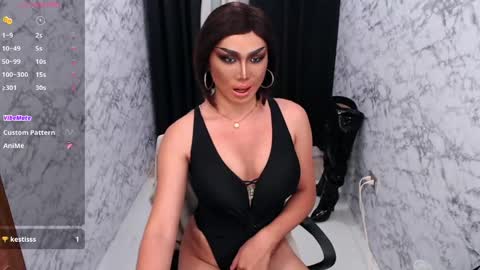 Verra Monroe online show from May 29, 10:30 pm