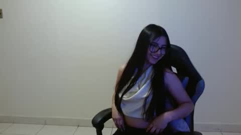 Sahaliefox  online show from May 21, 10:38 pm